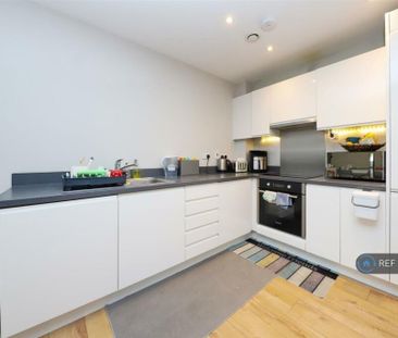 2 bedroom flat to rent - Photo 2