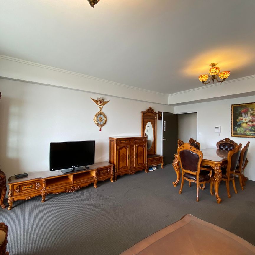 THREE (3) BEDROOM TWO (2) BATHROOM (2) Parking Luxury Apartment - FURNISHED - Photo 1