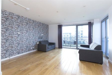 3 bedroom flat to rent - Photo 3