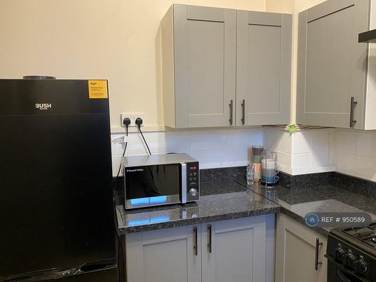 3 bedroom flat to rent - Photo 1