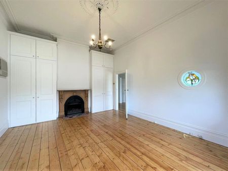 Family Home Prime Location - Photo 4