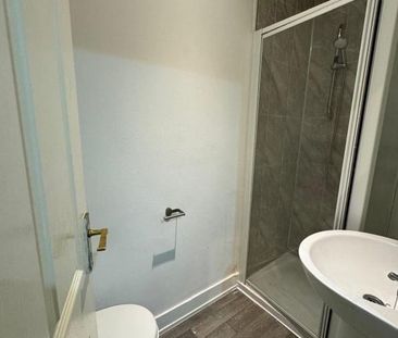 Room in a Shared House, Newcombe Road, SO15 - Photo 6