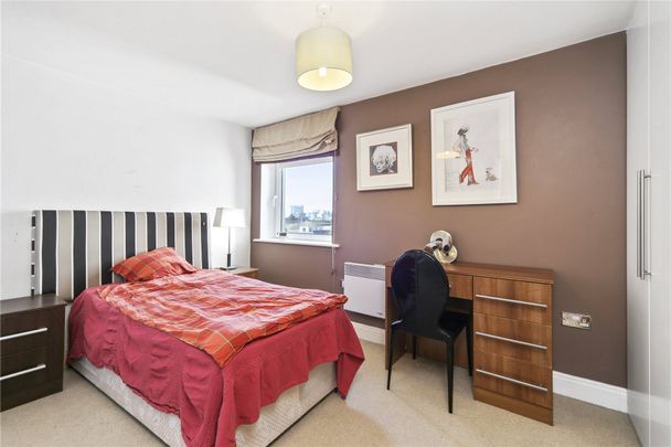 Holland Gardens, Brentford, London, TW8 flat to rent - Photo 1