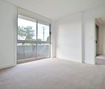 Apartment with 2 bedrooms, 2 bathrooms & parking for 1 car - Photo 5