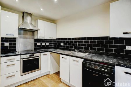 4 bedroom detached house to rent - Photo 4