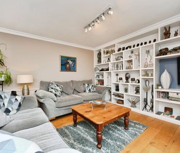 3 Bed Flat, Seymour Square, BN2 - Photo 1