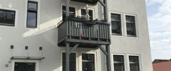 Hübsche 2-Zi-Whg. mit Balkon und Einbauküche im Hinterhaus in Meißen. - Photo 1