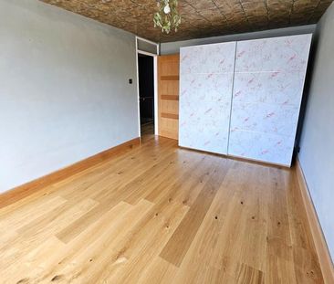 3 bedroom end of terrace house to rent - Photo 4