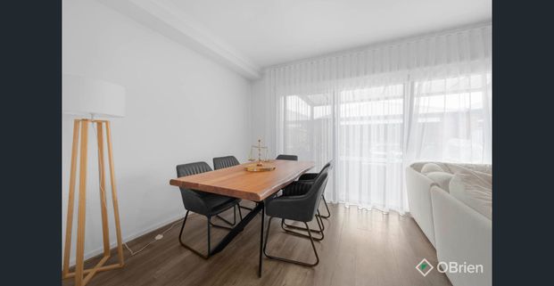 Modern 3-Bedroom Townhouse for Lease - Photo 1