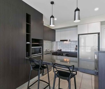 Waterfront Fully Furnished Apartment Close to Hospital! - Photo 5