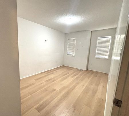 For Lease - 39 SUSSEXVALE Drive, Brampton, Ontario - Photo 4