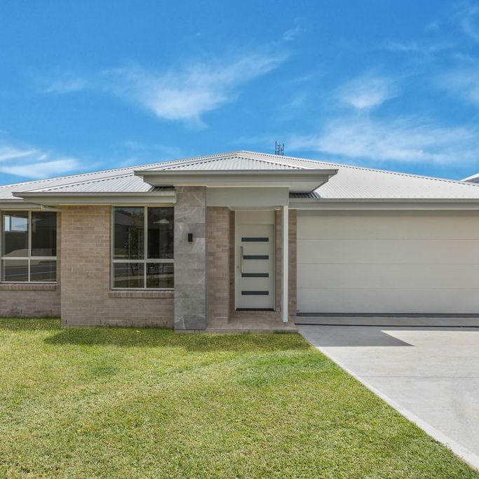 Charming 4-Bedroom Rental in Crangan Bay - Your New Home Awaits! - Photo 1