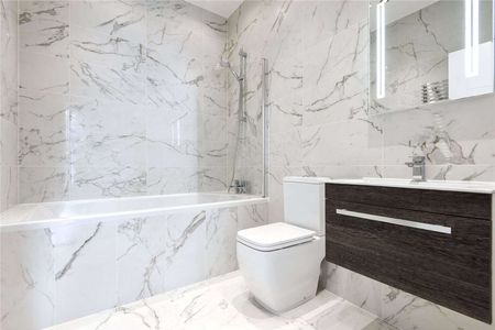 An individual two bedroom apartment to rent in this 'Georgian' building in the centre of Reading with secure parking. - Photo 5