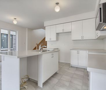 For Lease - 15 Durham Avenue, Barrie, Ontario - Photo 1