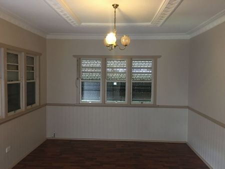 Value 3 Bedroom Home in a handy location - Photo 3