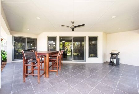 STUNNING FAMILY HOME IN SOUGHT AFTER ESTATE - Photo 5