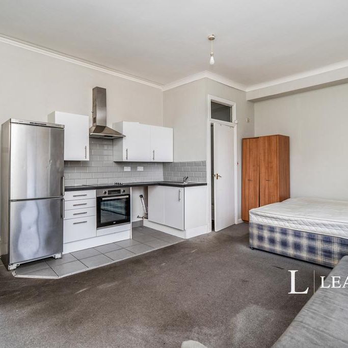 Studio to rent - Photo 1