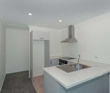 Spacious and sunny, executive, two bedroom apartments. - Photo 1