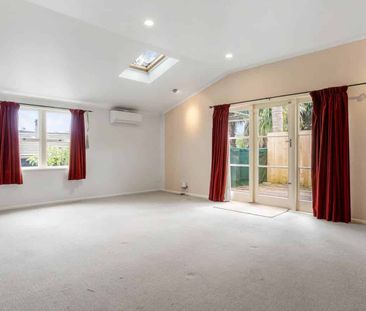 Family Haven: Sunny, Spacious & Superbly Locat... - Photo 4