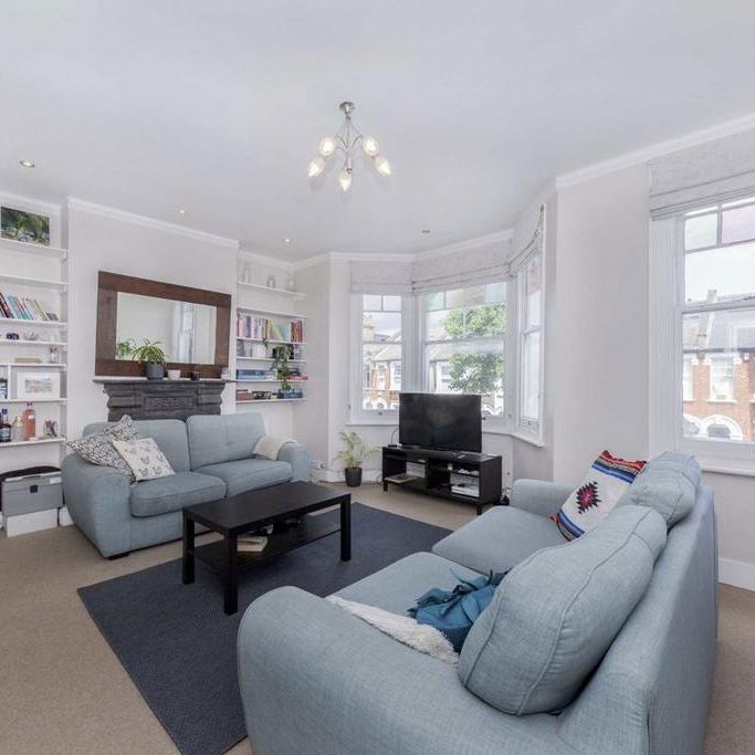 3 bedroom flat to rent - Photo 1