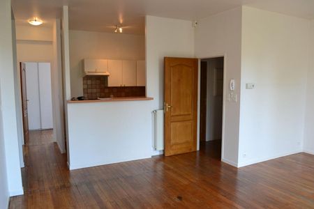 Location Appartement 4 pièces 82m² ROANNE 42300 - Photo 2