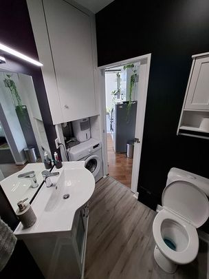 Warm, bright 2 bed city apartment with views - Photo 1