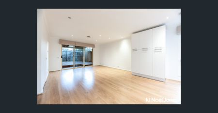 Beautifully Renovated Unit In Prime Position - Photo 3