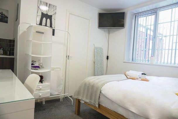 1 bedroom in a house share to rent - Photo 1
