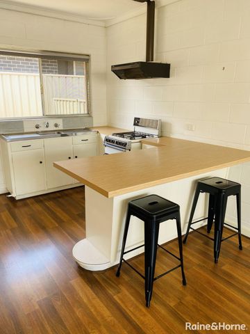 Cute 1 Bedroom Unit in a fantastic location! - Photo 5