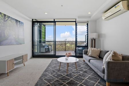 Sensational Modern Apartment With Million Dollar Views - Photo 2