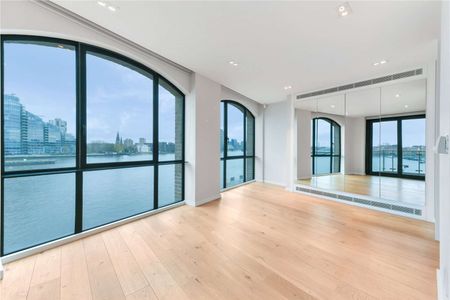 An exceptional two bedroom apartment with stunning views of the river Thames. - Photo 3