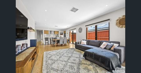 Generous Three-Living-Space Family Home!! - Photo 2