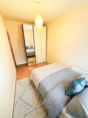 Room in a Shared Flat, Tadema House, NW8 - Photo 2