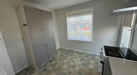 City - 2 Bedroom - Photo 5