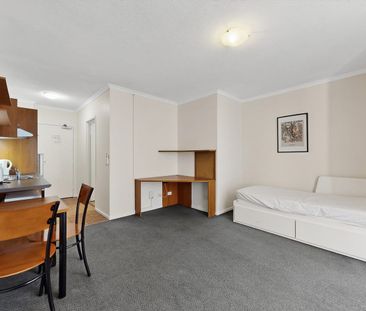 Furnished Studio Apartment Includes Electricity, Gas & Water! - Photo 2