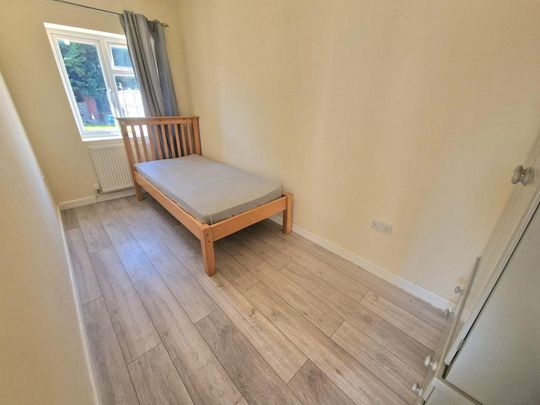 4 bedroom semi-detached house to rent - Photo 1