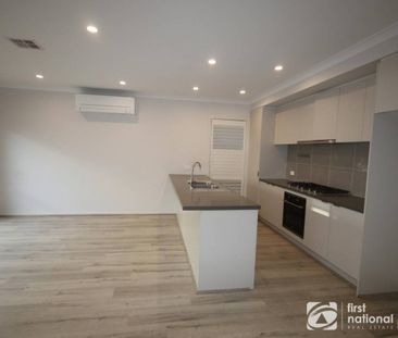 Energy Efficient Living – 4 Bedrooms, Solar Panels & Modern Comfort - Photo 5