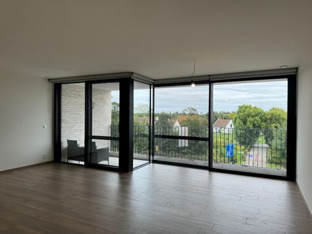 Stijlvol en energiezuinig nieuwbouwappartement met 2 slaapkamers te huur aan de rand van Veurne - Photo 3