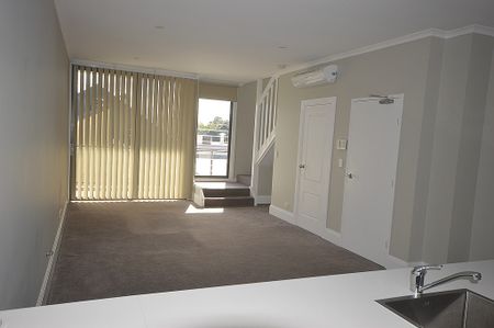 Luxury One Bedroom Apartment in The Heart of Leichhardt - Photo 3