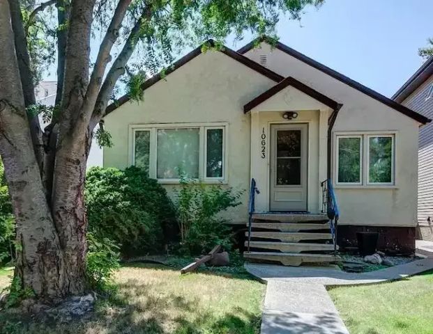 *Queen Alexandra Bungalow Home For Rent-Long Term (Mini.1 year)* | 10623 72 Avenue Northwest, Edmonton - Photo 1