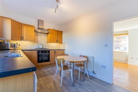 3 bedroom semi-detached house to rent - Photo 2