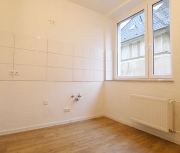 ** Modernisierte 3-Zi-Wohnung mit Balkon in Essen-Holsterhausen suc... - Photo 1