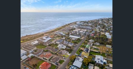 Relaxed Beachside Living - Photo 3