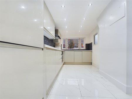 4 bedroom semi-detached house to rent - Photo 2