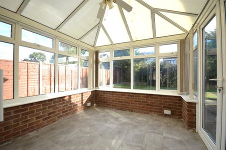 3 bedroom detached house to rent - Photo 2