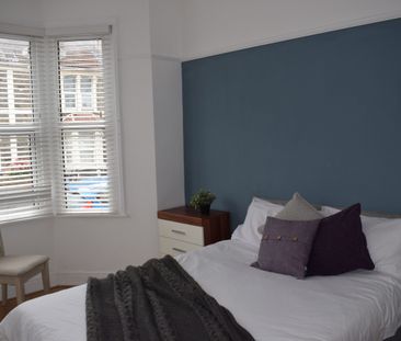 Double room- Large communal space - Photo 5
