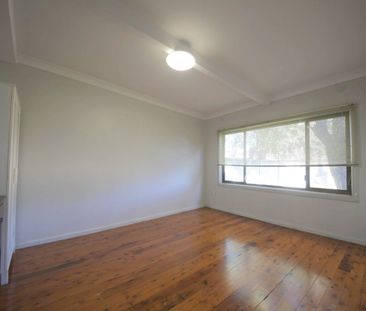 Ideal Location , Corner block. - Photo 4