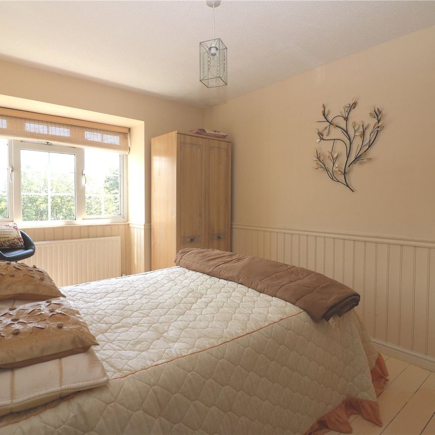 Aylesbeare, Shoeburyness, Southend-on-Sea, Essex, SS3 8AE - Photo 1