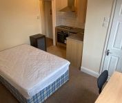 1 bed Studio - To Let - Photo 2
