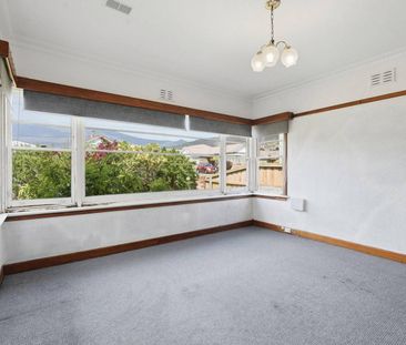 Beautiful Sunny Home in a Prime Glenorchy Location - Photo 3